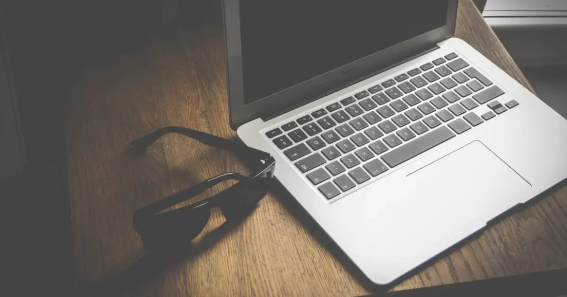 Differences between computer glasses and reading glasses