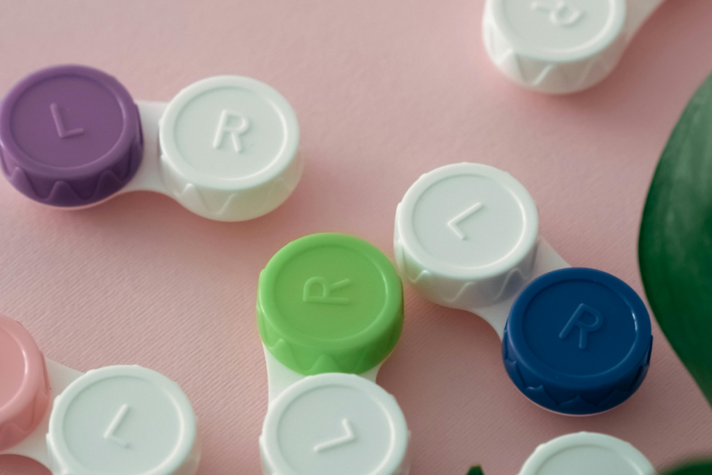 Choosing the colored contact lenses